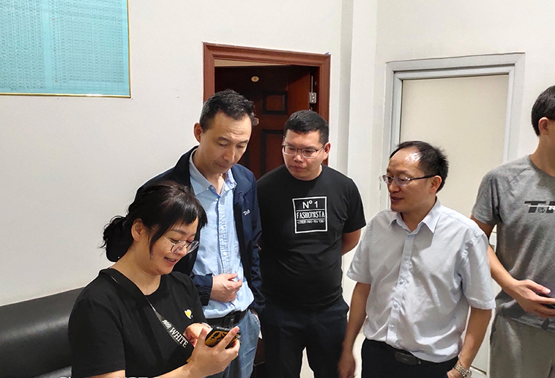 图1-派出技术骨干参加水利厅防汛抢险救灾前线组查看绵阳市安州区白水湖水库值班值守情况.jpg