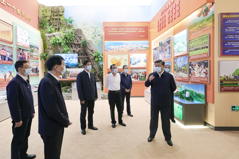习近平在参观“奋进新时代”主题成就展时强调
踔厉奋发勇毅前行团结奋斗
夺取中国特色社会主义新胜利
李克强栗战书汪洋王沪宁赵乐际韩正参观展览「相关图片」