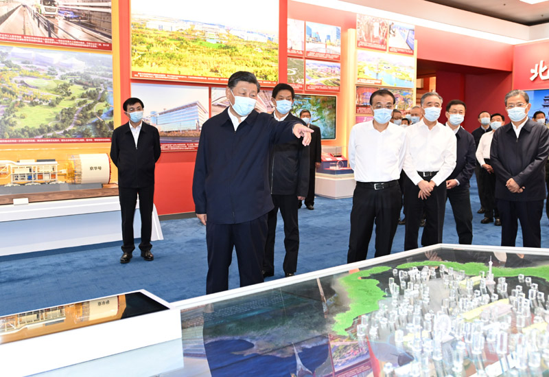 习近平在参观“奋进新时代”主题成就展时强调
踔厉奋发勇毅前行团结奋斗
夺取中国特色社会主义新胜利
李克强栗战书汪洋王沪宁赵乐际韩正参观展览「相关图片」